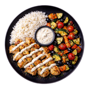 Émincé de poulet au four, riz parfumé & légumes confits, sauce yaourt parmesan truffé maison